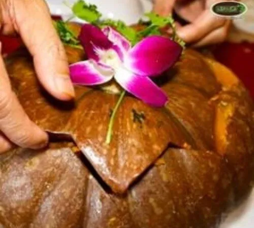 Gà H'Mong tiềm bí đỏ